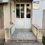 2 Bedroms Free Parking