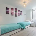 2 Bedroms Free Parking شقة
