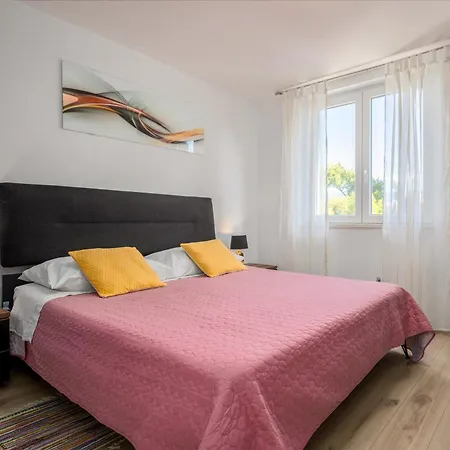 2 Bedroms Free Parking ספליט