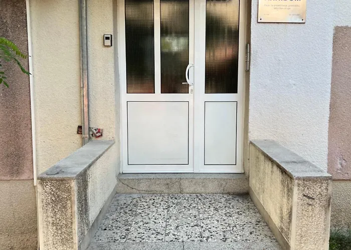 2 Bedroms Free Parking