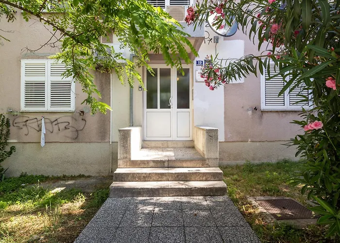 2 Bedroms Free Parking ספליט