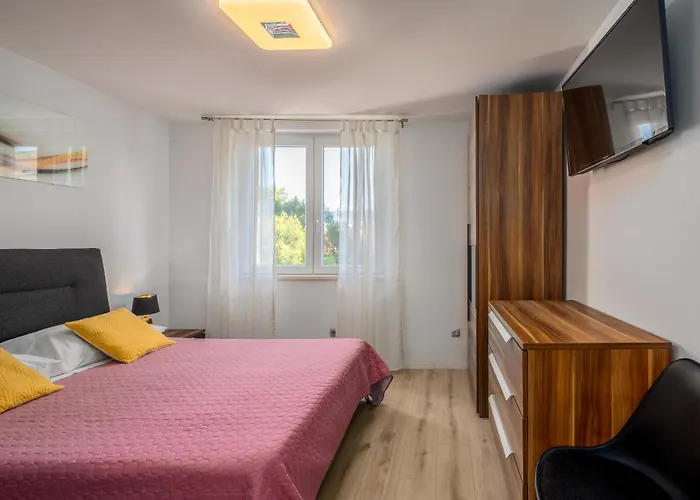 דירה 2 Bedroms Free Parking *
