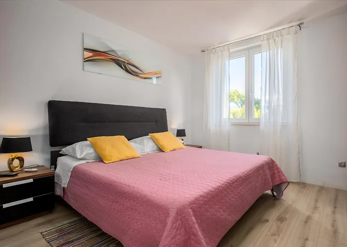 2 Bedroms Free Parking ספליט