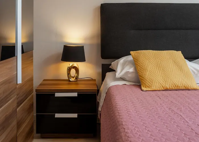 דירה 2 Bedroms Free Parking *