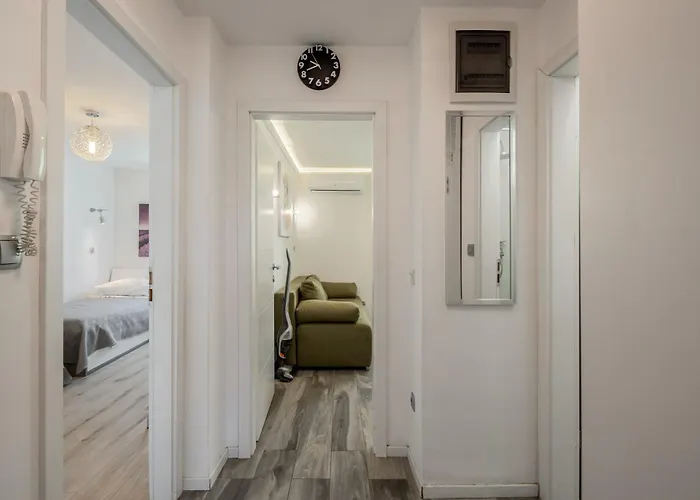 2 Bedroms Free Parking דירה ספליט