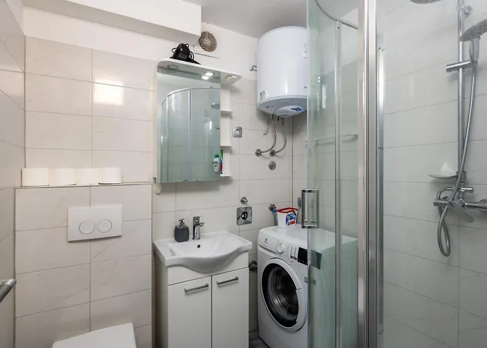 2 Bedroms Free Parking * ספליט