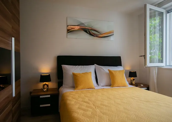 2 Bedroms Free Parking * ספליט