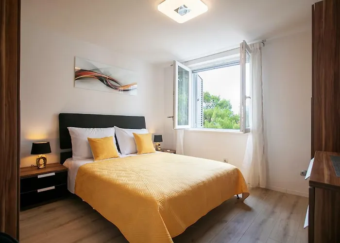 2 Bedroms Free Parking * ספליט