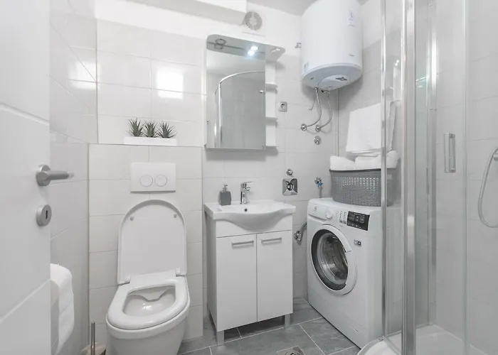 2 Bedroms Free Parking * ספליט