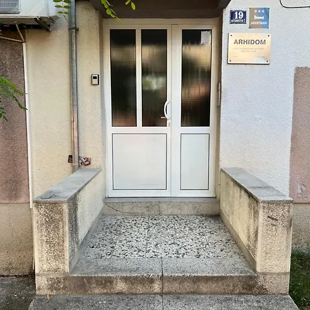 2 Bedroms Free Parking