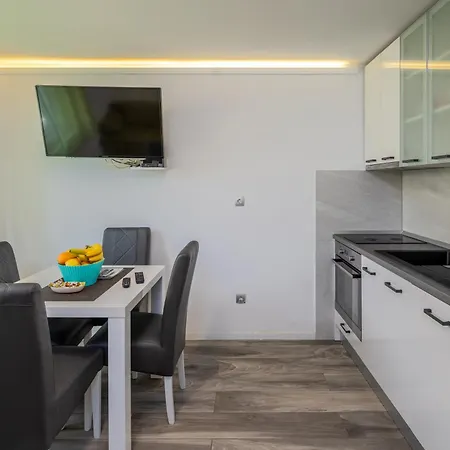 2 Bedroms Free Parking Lägenhet Split