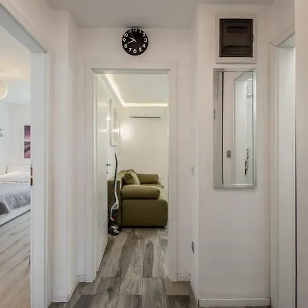 2 Bedroms Free Parking Lägenhet Split