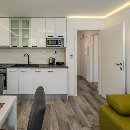 2 Bedroms Free Parking Split