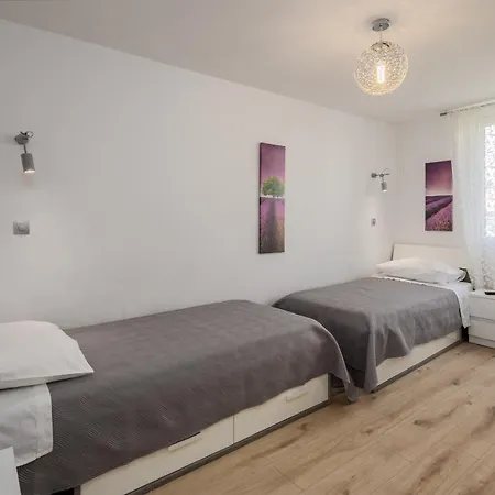 2 Bedroms Free Parking Lägenhet