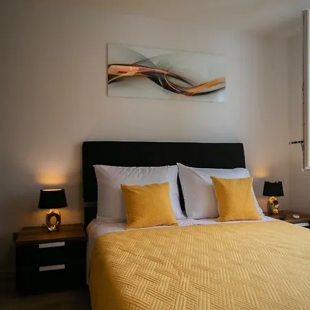 2 Bedroms Free Parking * Split