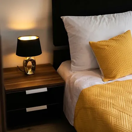 2 Bedroms Free Parking Split