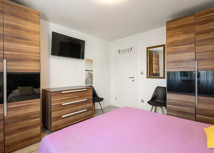 2 Bedroms Free Parking شقة