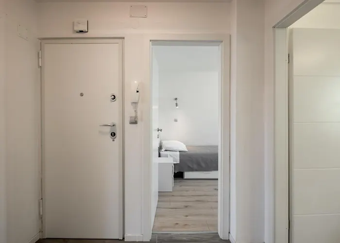 2 Bedroms Free Parking * Split