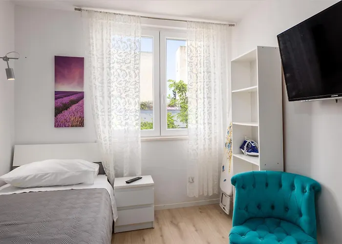 2 Bedroms Free Parking