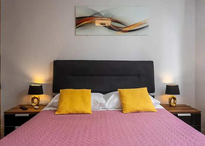 2 Bedroms Free Parking