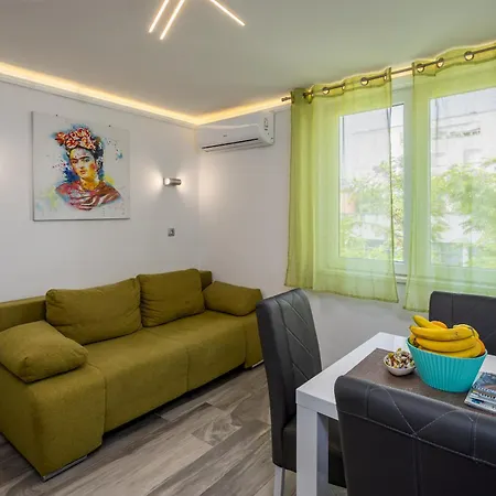 Apartment 2 Bedroms Free Parking Split